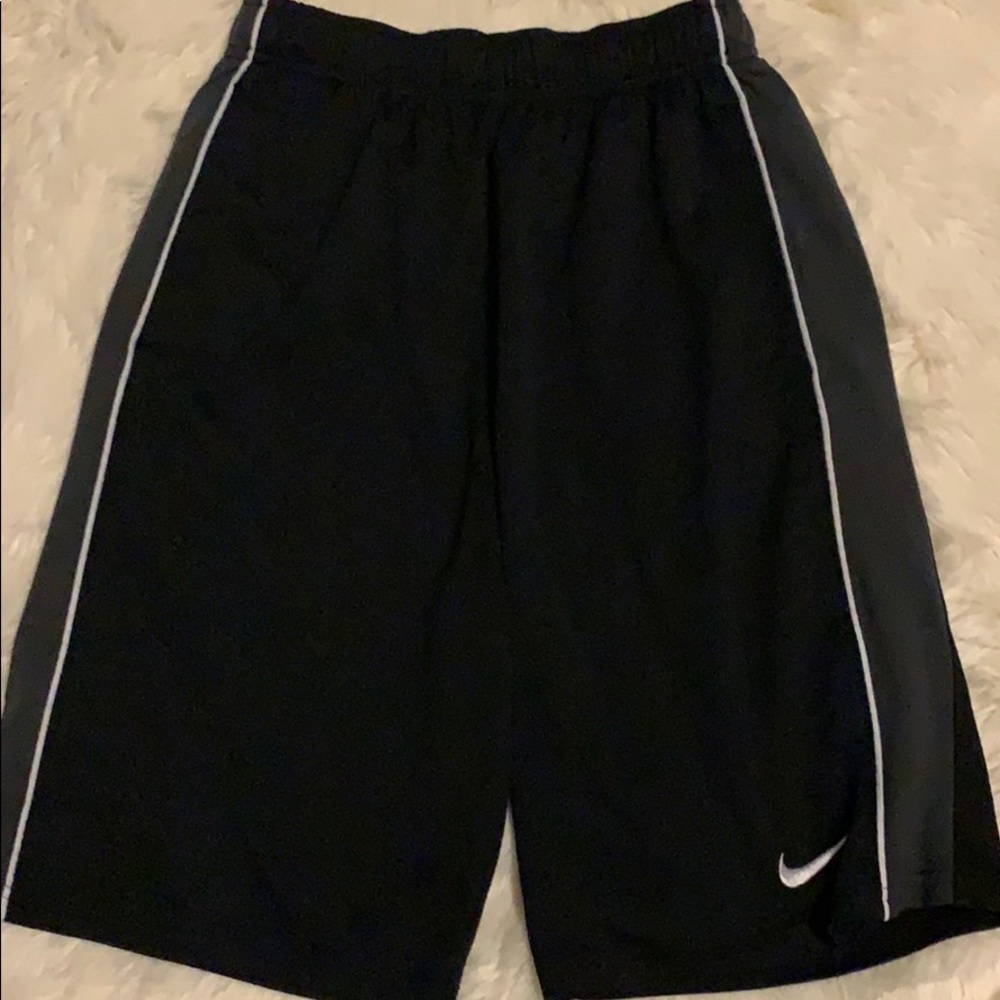 Nike Boys Basketball Shorts size Large